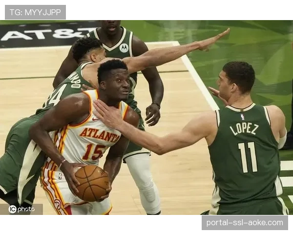 赵睿高速反击中不看人传球,阿不都沙拉木空接得手点燃主场 赵睿高速反击中不看人传球,阿不都沙拉木空接得手点燃主场